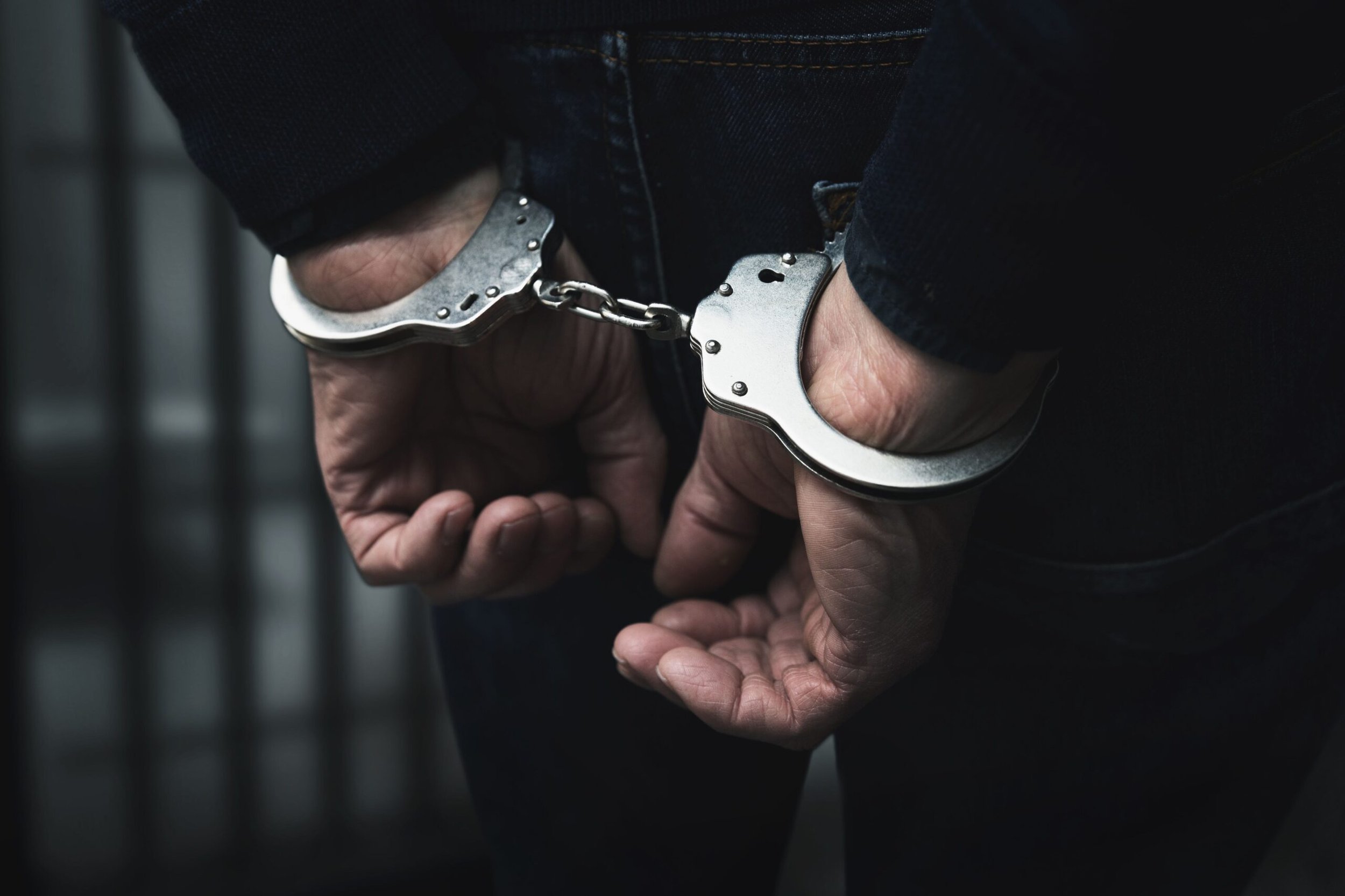 डलर सटही गर्ने दुई जना पक्राउ