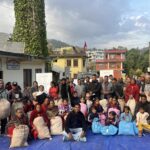 बाढीपहिरो पीडितलाई न्यानो कपडा