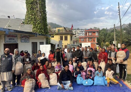 बाढीपहिरो पीडितलाई न्यानो कपडा