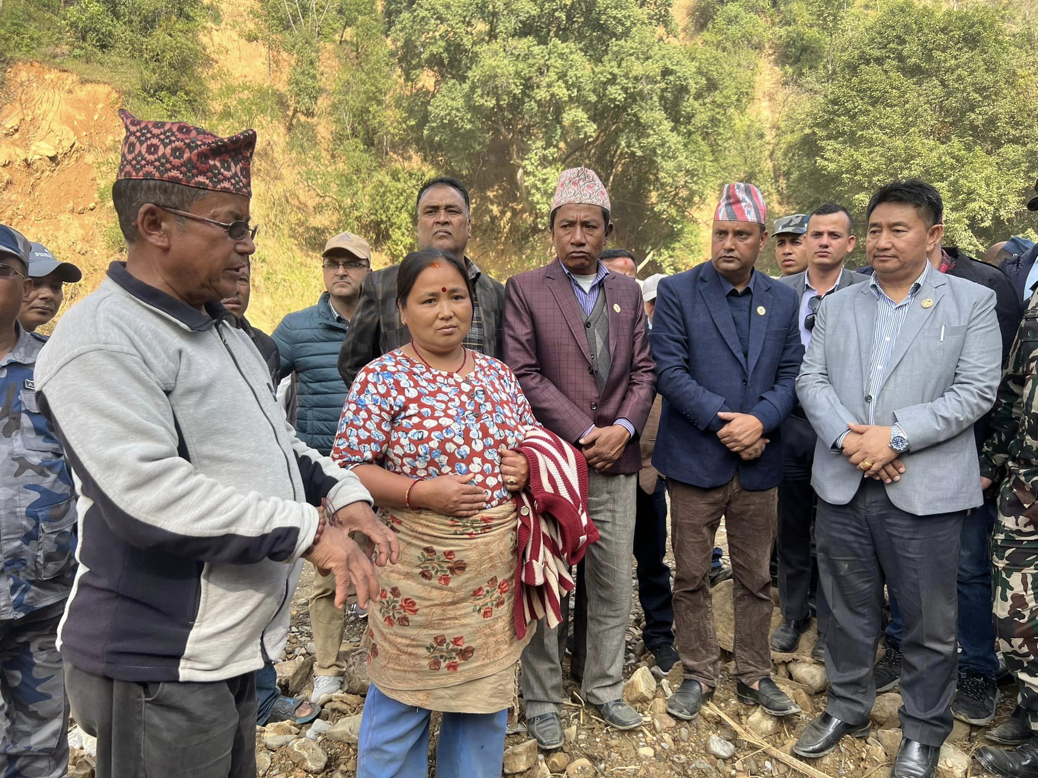 मुख्यमन्त्रीद्वारा बाढी प्रभावित क्षेत्र बेथानचोकको अवलोकन