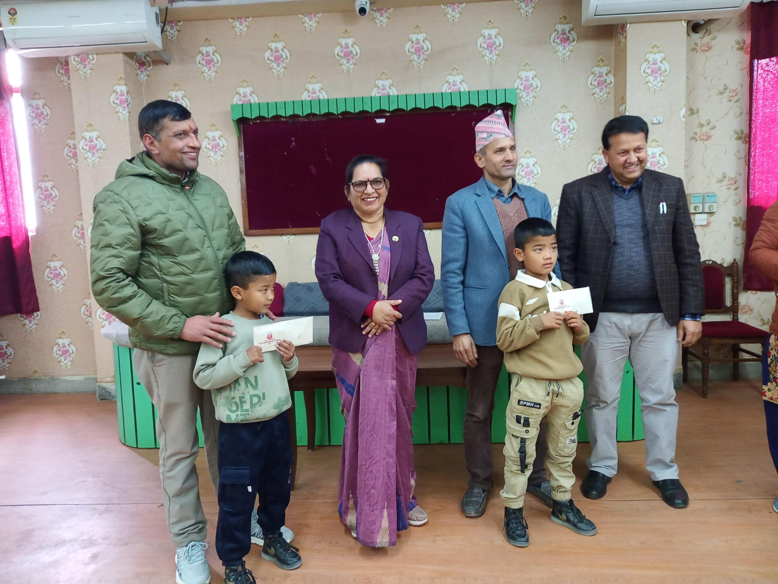 आमाबुबाविहिन बालबालिकाहरूलाई बनेपा नगरपालिकाद्वारा २२ जना बालबालिकाहरूलाई सामाजिक सुरक्षा भत्ता वितरण