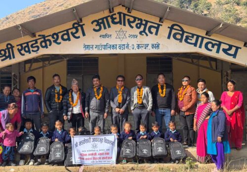 विद्यार्थीहरुलाई शैक्षिक सामाग्री