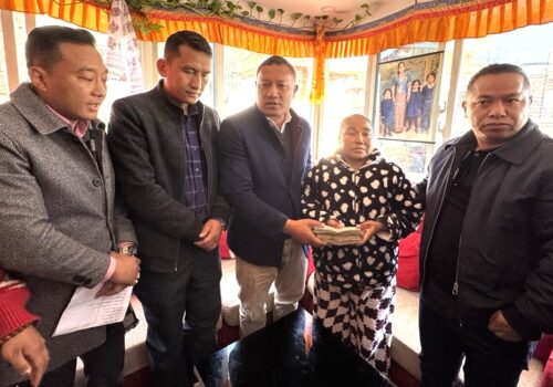 शुभकामना आदानप्रदान गर्दै मनाइयो सोनाम ल्होछार, नेपाली कांग्रेसद्वारा क्यान्सर पिडितलाई आर्थिक सहयोग