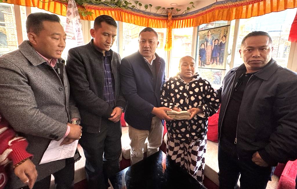 शुभकामना आदानप्रदान गर्दै मनाइयो सोनाम ल्होछार, नेपाली कांग्रेसद्वारा क्यान्सर पिडितलाई आर्थिक सहयोग