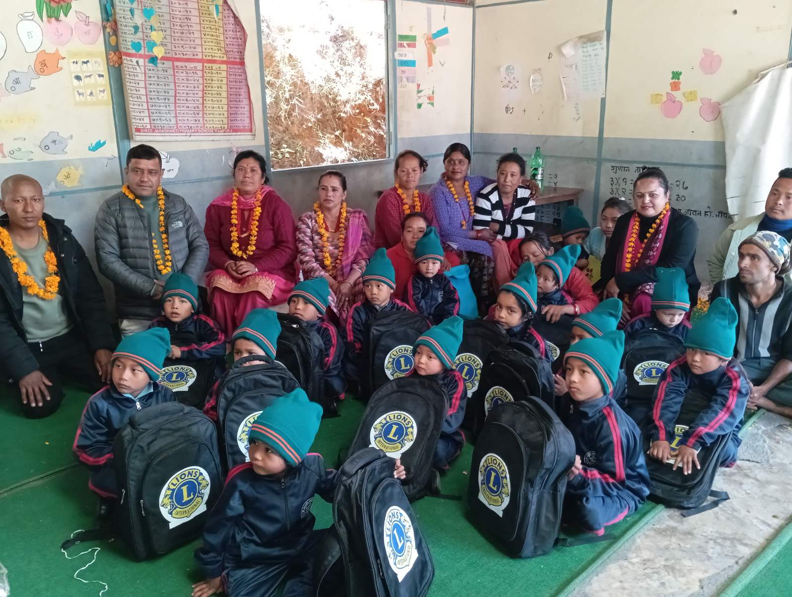 जनशक्ति प्राविका विद्यार्थीलाई स्टेशनरी देखि सरसफाइका सामान वितरण